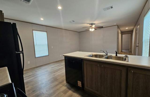 518 Suwanee Drive Gallery 4