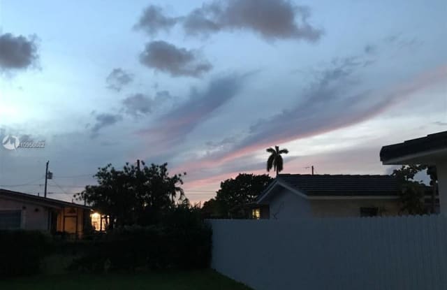 450 SW 78th Pl - 450 Southwest 78th Place, Fountainebleau, FL 33144