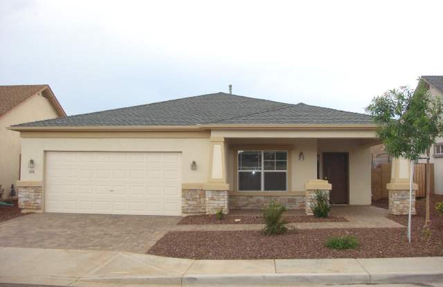 608 North Robles Street - 608 North Robles Street, Prescott Valley, AZ 86327