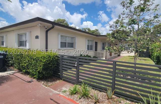 1052 SW 79th Ave photos photos