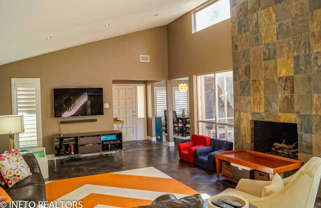 2016 Bristlecone Pl Gallery 3
