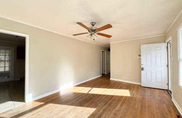 East Cone Blvd 3 BR conveninent to 29 & Shopping Gallery 4