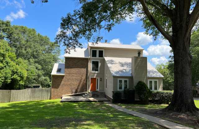 Coming soon - 107 E. Kingswood photos photos