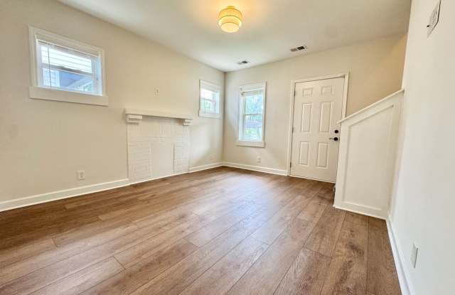 3 Bed, 2 Bath Home w/ Fenced Backyard Gallery 3