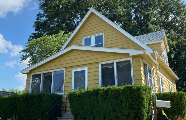 919 E 232nd St - 919 E 232nd St, Euclid, OH 44123