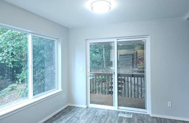 SUPER NICE TOWNHOUSE IN TIGARD! 1/2 OFF 2ND MONTH WITH IMMEDIATE MOVE IN Gallery 4