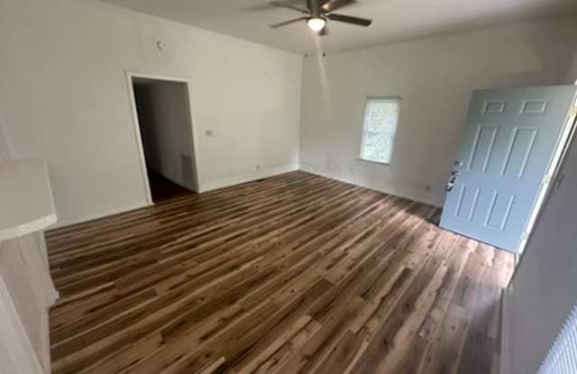 2 bedroom, 1 bath house in Columbia! Gallery 3