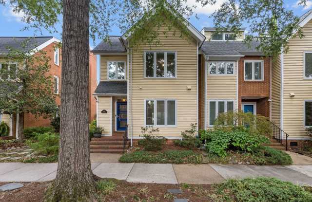 Spacious 4-Bedroom End-Unit Home with 2 Master Suites. Gallery 3