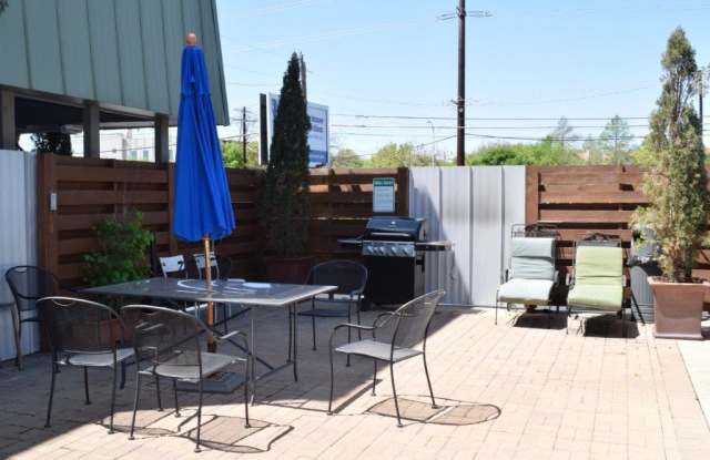 Updated 2 Bedroom off Guadalupe! 3815 Guadalupe Gallery 3
