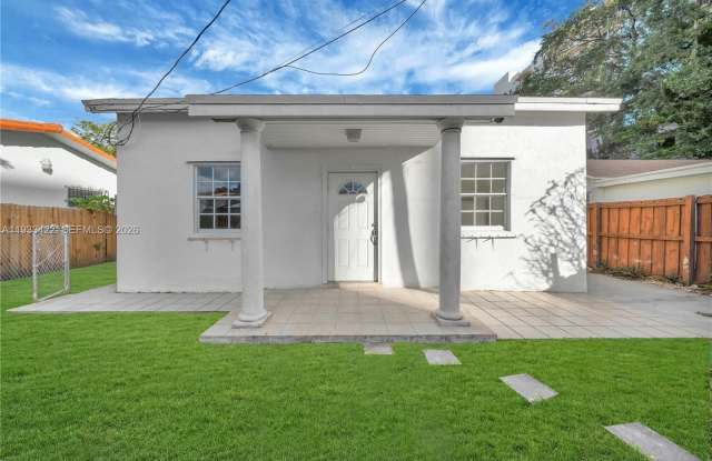 2731 SW 24th St photos photos