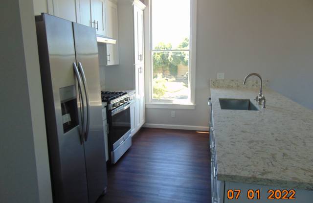 Upper Unit Remodeled Apartment in Downtown Martinez Gallery 4