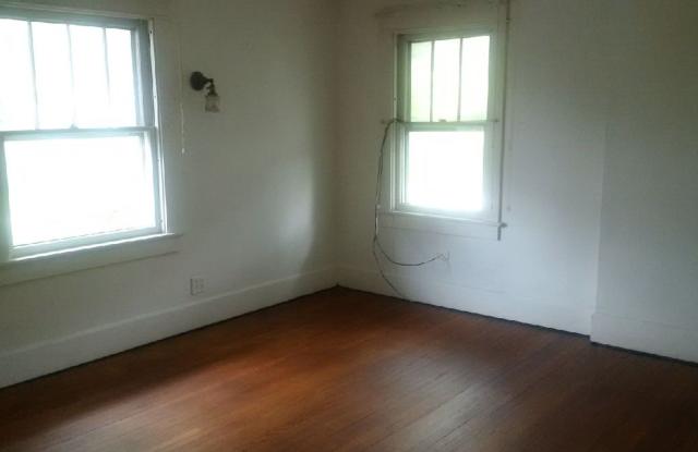5 BD/2BA Home next to Kirkwood with fenced backyard! - 324 East 2nd Street, Bloomington, IN 47401
