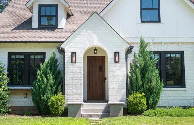 Luxury Downtown Home Gallery 1