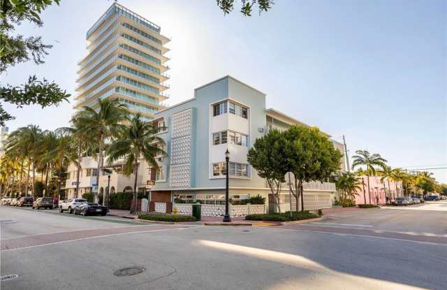 Charming studio located in the heart of South of fifth!! steps away from the beach and fine dining. photos photos