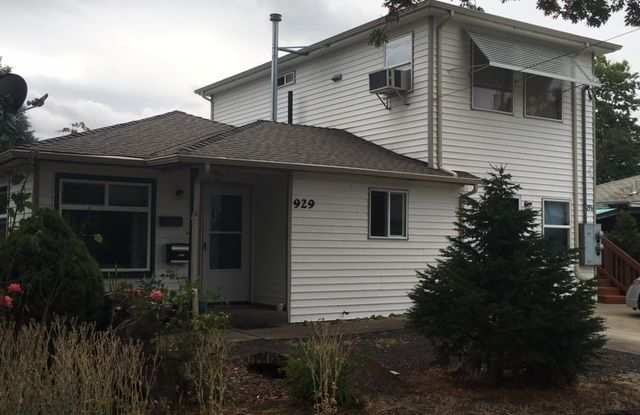 3 Bedroom 2 Bath Duplex Close to OSU! - 929 Northwest 28th Street, Corvallis, OR 97330