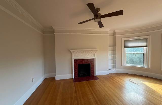 186 Commonwealth Avenue Gallery 3