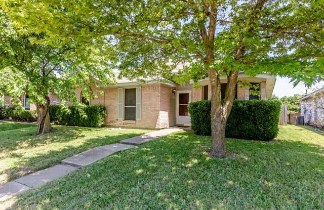 Adorable 3-2-2 in Cedar Hill! - 845 Applewood Drive, Cedar Hill, TX 75104