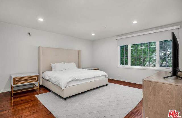 10555 Ashton Avenue - 10555 Ashton Avenue, Los Angeles, CA 90024