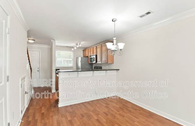 1336 Green Oaks Lane Unit D Gallery 4