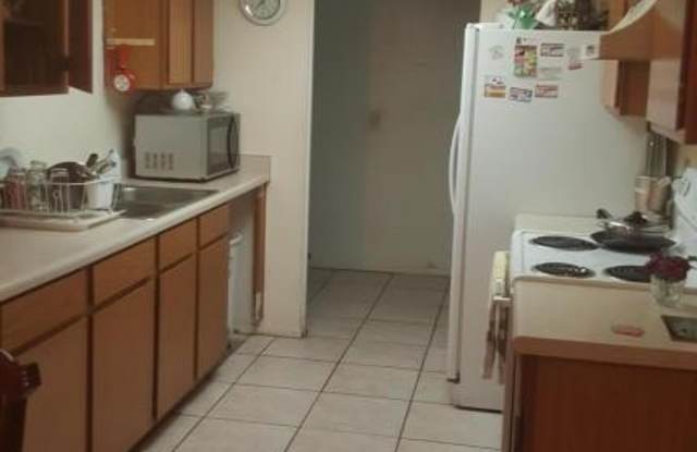 Coming soon!! 3BED 2BATH $1668/Month and $5,000 DOWN OR CASH PRICE $305K!!!!(67TH AVE & INDIANSCHOOL) Gallery 3