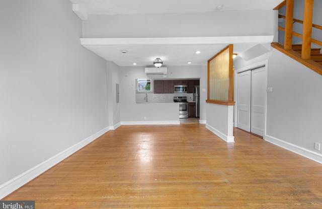 707 W GIRARD Avenue Gallery 3