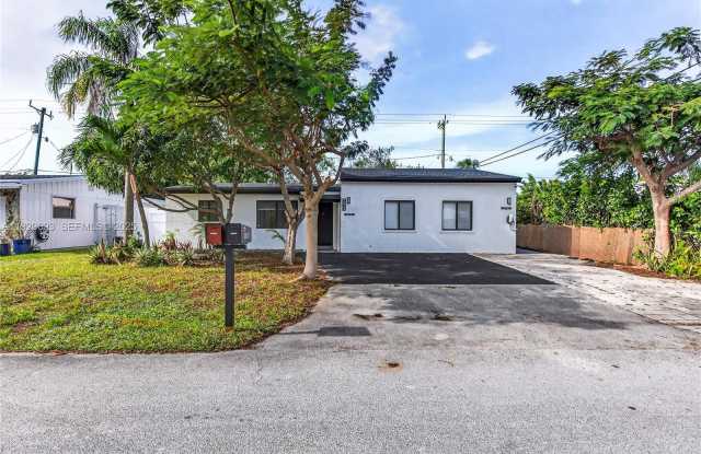 2633 NE 13th Ave photos photos