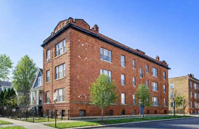 3047 W Berteau Avenue photos photos