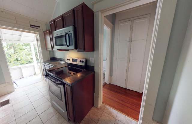 GREAT Location for this garage apartment in Riverside/Five Points! photos photos