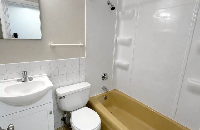 211 Quincy Ave photos photos
