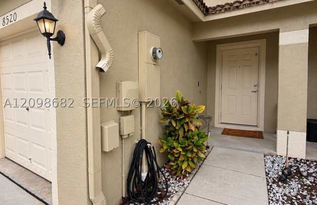 8520 E Southgate Shores Cir Gallery 2