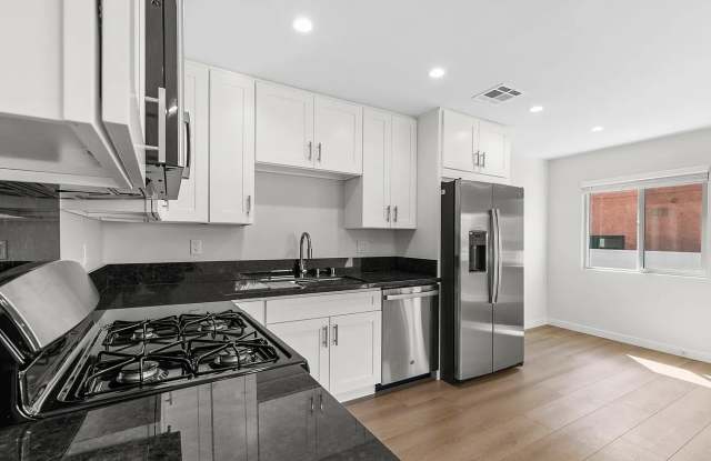 1902 N Hollywood Way photos photos