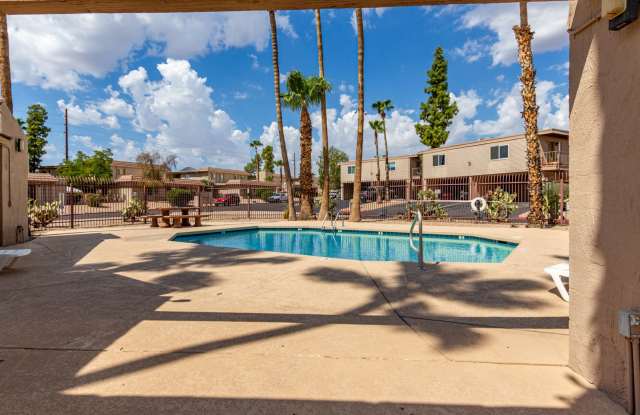 Charming 2-Bed Townhome with Community Pool in Fountain Hills photos photos
