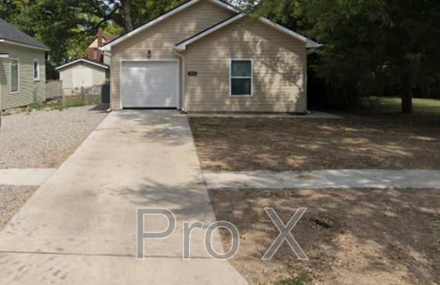 308 W Forest Gallery 1
