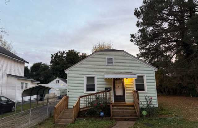 2 Bedroom home, Large yard and pet friendly - 21 Dekalb Avenue, Portsmouth, VA 23702