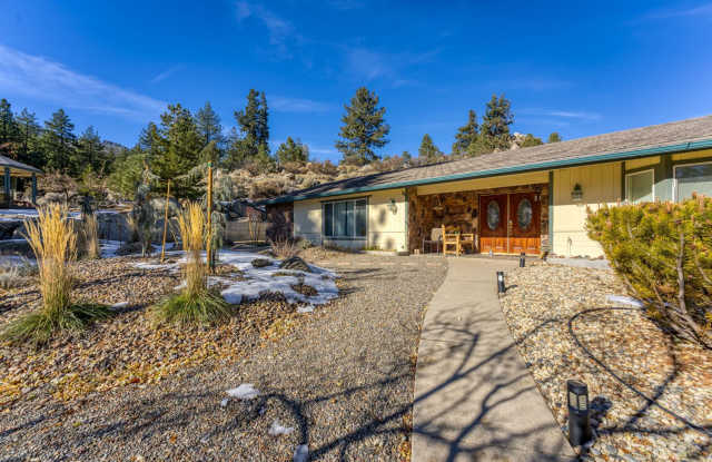 FULLY FURNISHED Home in the Mountains Gallery 3