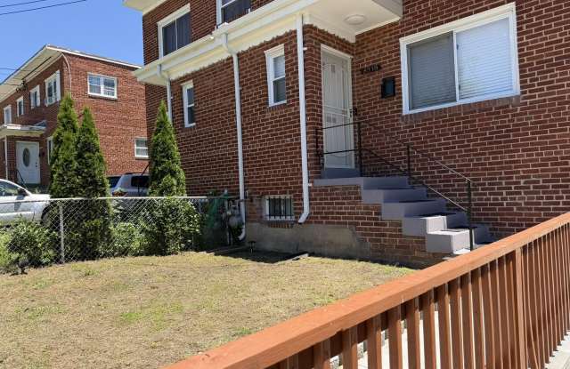 8315 NAVAHOE Drive Gallery 2