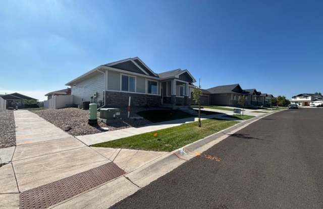 Beautiful 5 Bedroom, 3 Bath Executive Home in the Pointe! Gallery 4