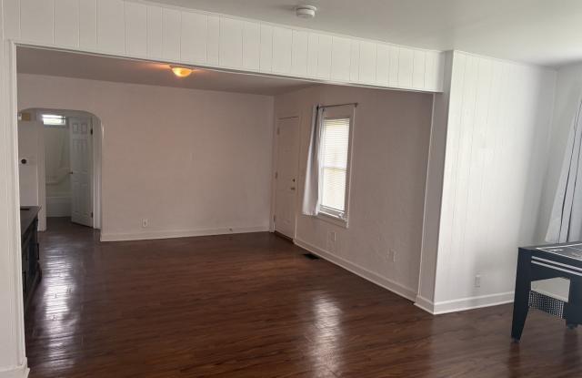 10 N Greenleaf Street Gallery 4