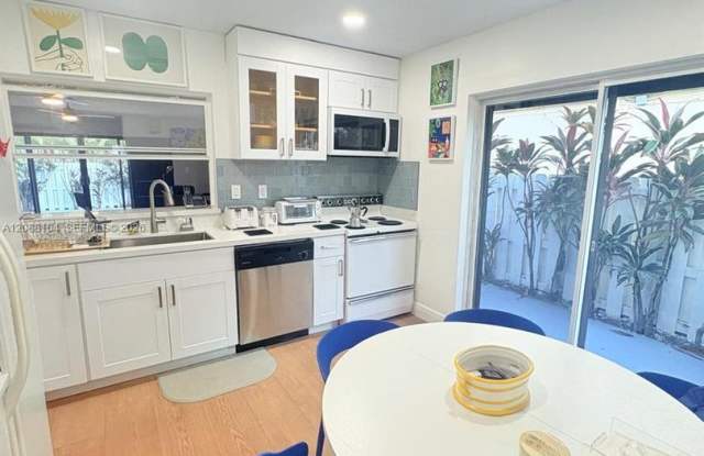 927 NW 106th Ave Circle 927, Miami, FL 33172 Gallery 1