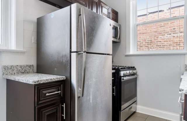 1106 W Glenlake Ave Gallery 4