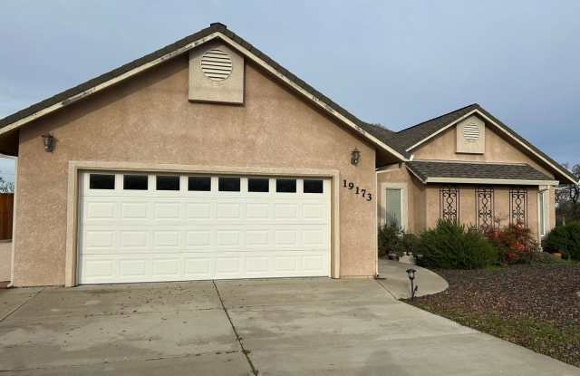 Comfortable 3-Bedroom Home in Gated Cottonwood Community - 19173 Querido Street, Lake California, CA 96022