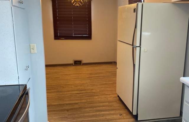 4 BEDROOM | 2 BATH | LARGE FENCED IN YARD | WEST Gallery 4