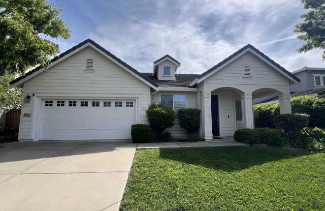 Spacious Elk Grove 4bd/2ba Home with 2 Car Garage! photos photos