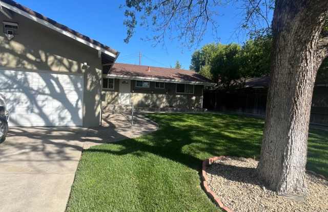 Beautiful 3 Bed 2 bath Home with Spacious backyard! photos photos