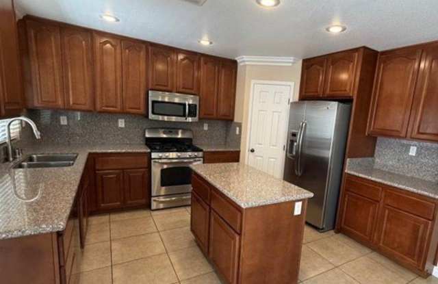 5565 Golden Palms Court Gallery 3