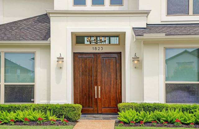 1823 JADE HOLLOW Lane Gallery 3