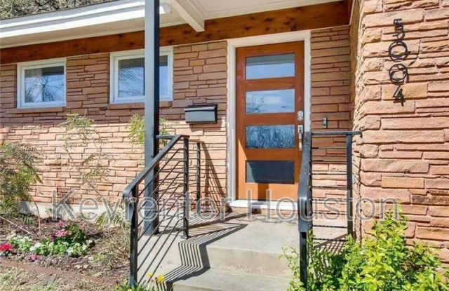 5004 Balcones Dr Gallery 3
