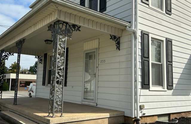 3 Bedroom, 1.5 bathroom Home with 2-Car Garage!! photos photos