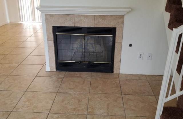 **MOVE-IN Special 1/2 off First Months Rent! Clean 2 bed - 1 1/2 Bath 2 Story unit Ready to Move -In!!! photos photos