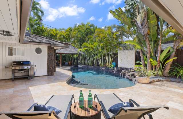 Large 6 Bedroom/5 Bathroom Home on Quiet Kailua Private Lane with Heated Pool and Spa Available 10/1/26 Gallery 3